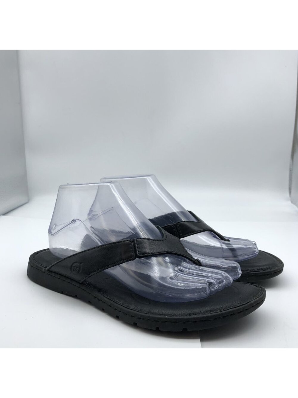 Born black leather flip flops sandals sz 9 black slip on Women's Beach Casual